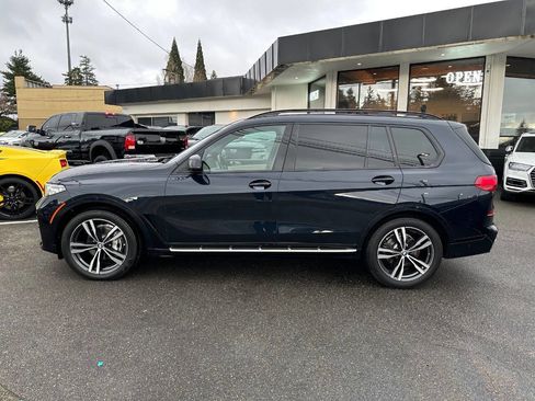 Used 2022 BMW X7 xDrive40i w/ M Sport Package AWD/4WD image 2