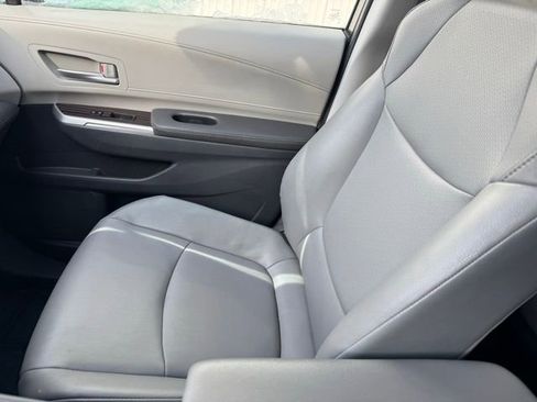 Used 2021 Toyota Sienna XLE image 25