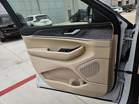 New 2026 Jeep Grand Cherokee L Limited RWD image 10