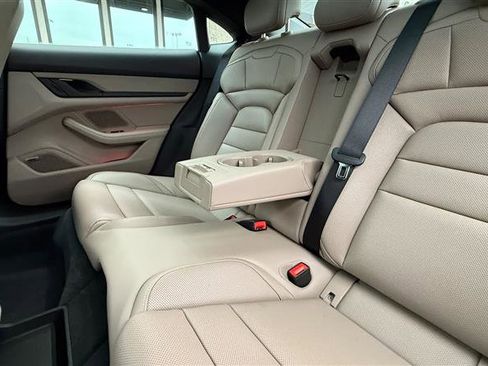 Used 2023 Porsche Taycan image 18