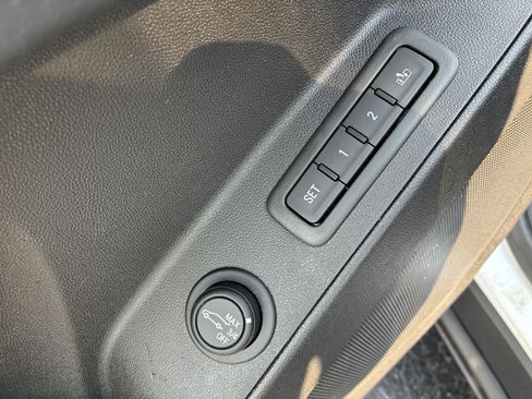 Used 2024 Chevrolet Equinox Premier FWD image 26