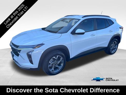 Used 2025 Chevrolet Trax LT w/ Driver Confidence Package FWD image 1