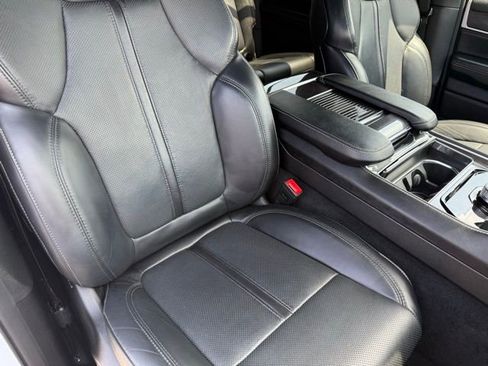 Used 2024 Jeep Wagoneer Base w/ Convenience Group I image 14