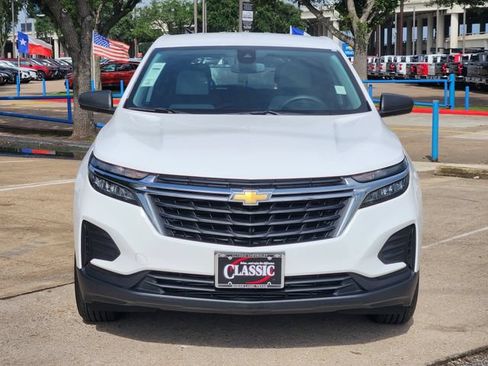 Used 2024 Chevrolet Equinox LS w/ LS Convenience Package FWD image 2