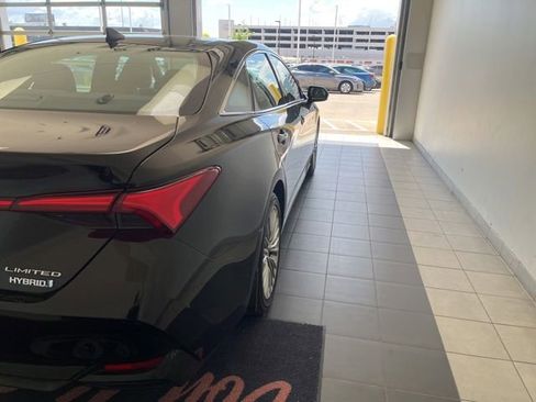 Used 2019 Toyota Avalon Limited FWD image 10