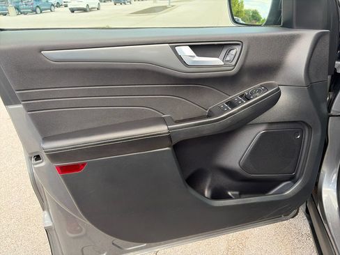 Used 2025 Ford Escape SE FWD image 15