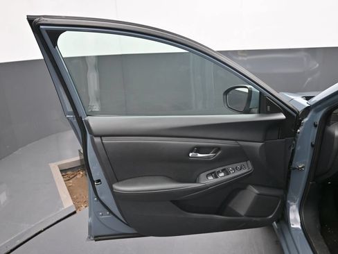 Used 2024 Nissan Sentra SV FWD image 16