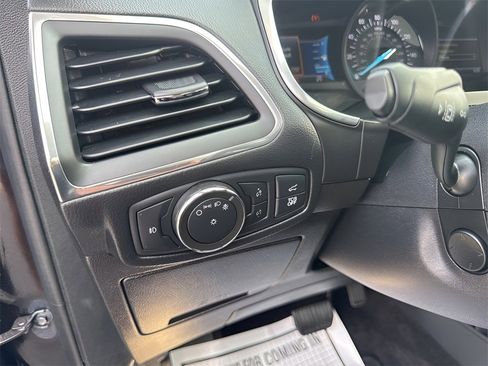 Used 2020 Ford Edge Titanium image 18