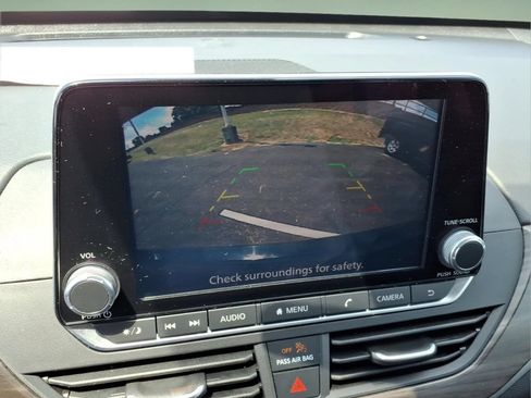 Used 2024 Nissan Altima 2.5 SV FWD image 9