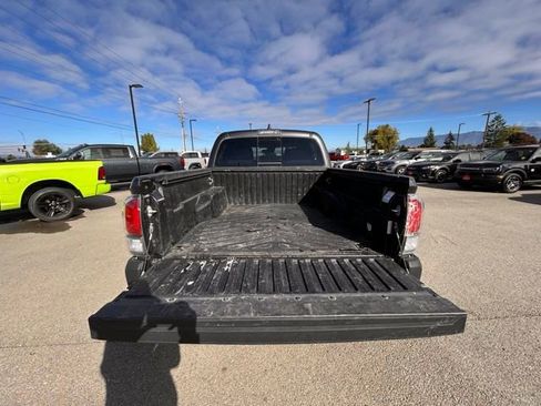 Used 2023 Toyota Tacoma TRD Off-Road image 9
