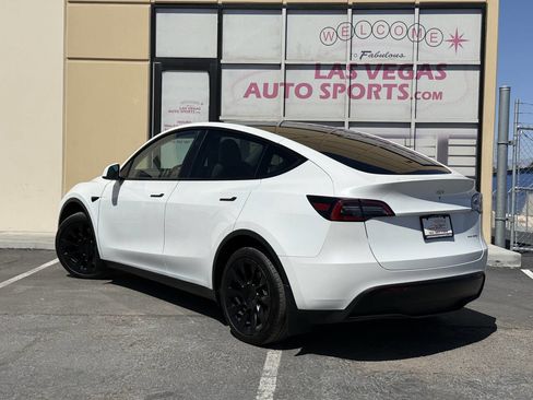 Used 2024 Tesla Model Y Long Range AWD/4WD image 9