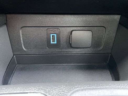 Used 2017 Ford Escape Titanium image 33