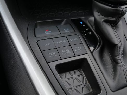 Certified 2025 Toyota RAV4 XLE image 31