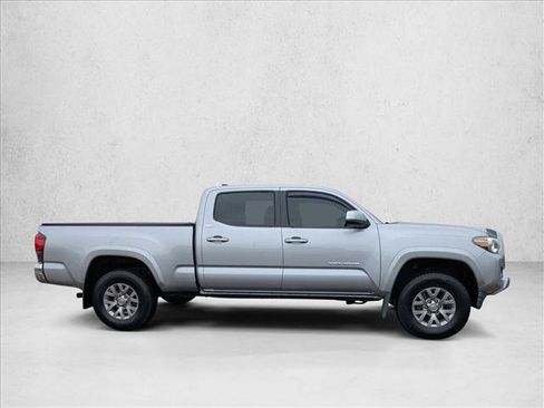Used 2018 Toyota Tacoma SR5 AWD/4WD image 4