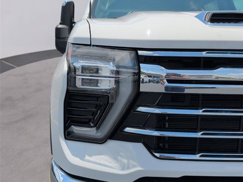 Used 2024 Chevrolet Silverado 2500 LTZ w/ LTZ Convenience Package AWD/4WD image 11