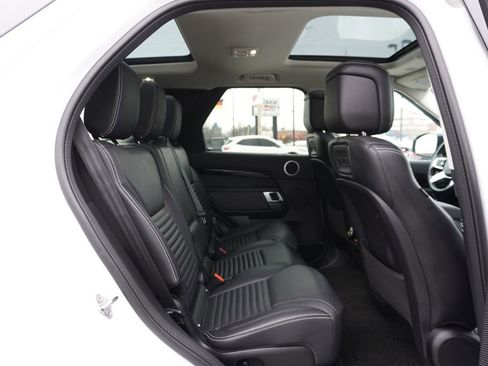 Used 2024 Land Rover Discovery S image 27