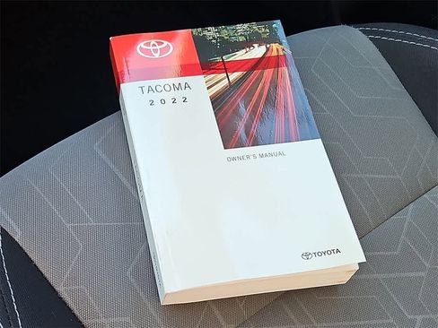Used 2022 Toyota Tacoma TRD Off-Road image 23