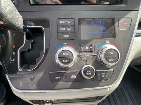 Used 2017 Toyota Sienna XLE w/ XLE Navigation Package image 22