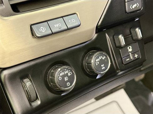 Used 2018 GMC Yukon XL Denali image 10