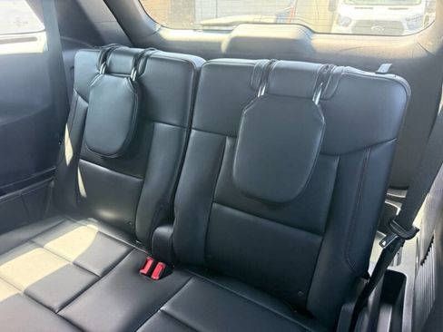 Used 2025 Ford Explorer ST-Line w/ ST-Line Street Pack AWD/4WD image 18