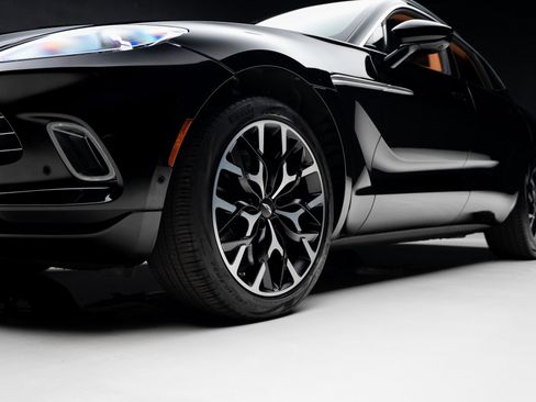 Used 2023 Aston Martin DBX image 74