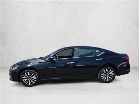 Used 2024 Nissan Altima 2.5 SV FWD image 8