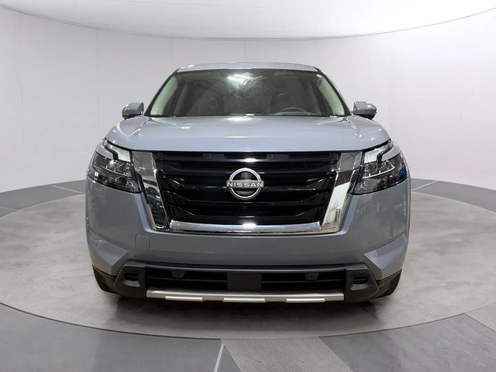 Used 2025 Nissan Pathfinder Platinum w/ Cargo Package AWD/4WD image 8
