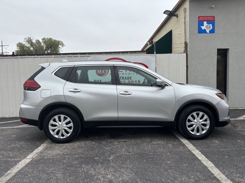 Used 2017 Nissan Rogue S image 9