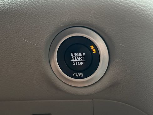 Used 2022 Chrysler Voyager LX FWD image 22