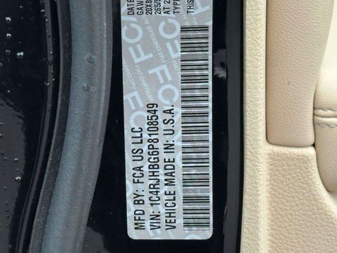 Used 2023 Jeep Grand Cherokee Limited w/ Luxury Tech Group II image 18