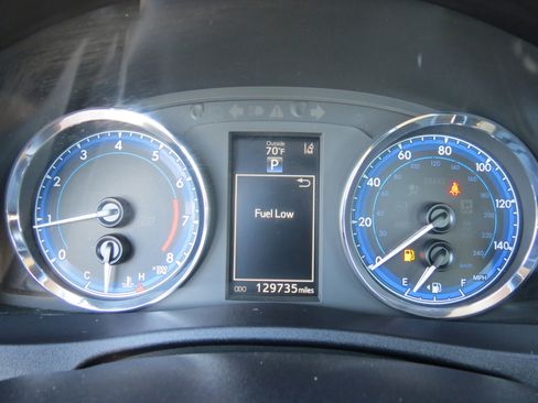 Used 2017 Toyota Corolla SE image 9