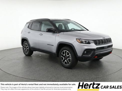 Used 2025 Jeep Compass Trailhawk AWD/4WD image 1