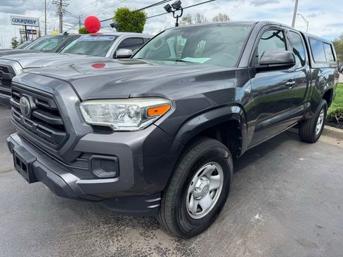 Used 2018 Toyota Tacoma SR w/ SR Convenience Package image 1
