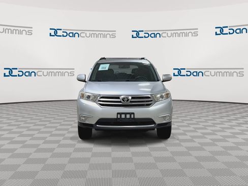 Used 2012 Toyota Highlander SE w/ Tow Pkg FWD image 3