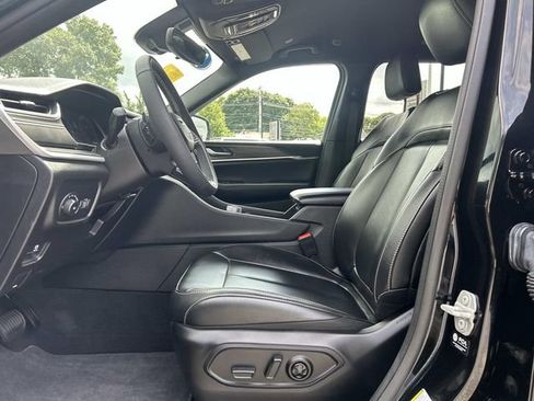 Used 2024 Jeep Grand Cherokee L Limited AWD/4WD image 16