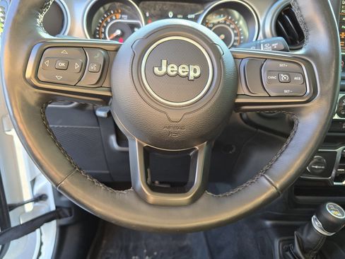 Used 2022 Jeep Gladiator Sport image 35