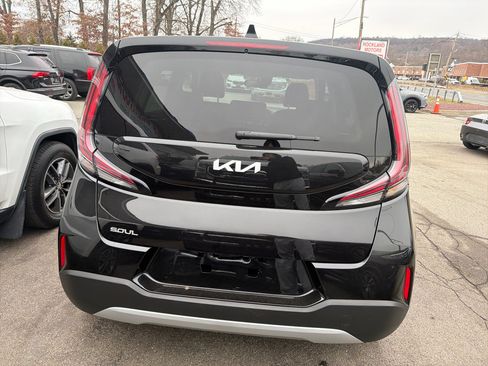 Used 2023 Kia Soul LX w/ LX Technology Package image 8