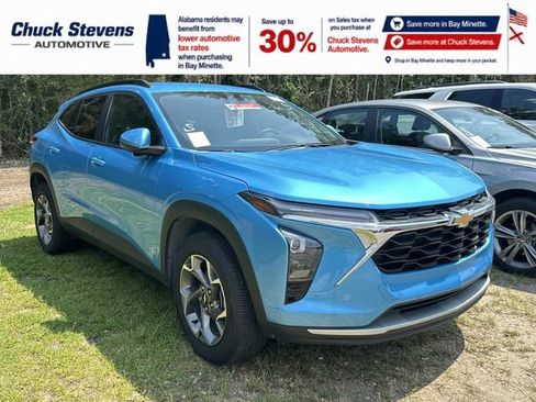 Used 2025 Chevrolet Trax LT w/ LT Convenience Package FWD image 4
