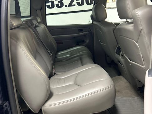 Used 2007 Chevrolet Silverado 2500 LT w/ Heavy-Duty Power Package AWD/4WD image 12