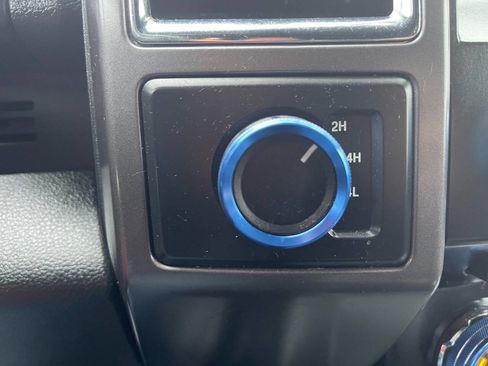 Used 2015 Ford F150 XLT image 22