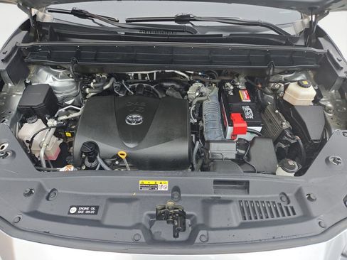 Used 2021 Toyota Highlander XLE image 17