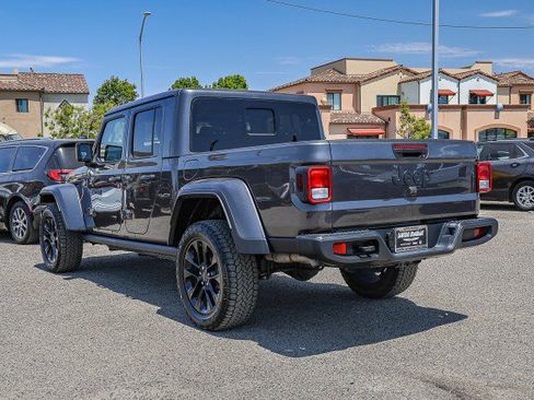 Used 2024 Jeep Gladiator Sport AWD/4WD image 6