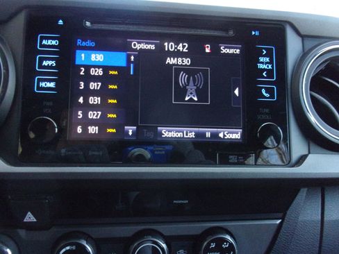 Used 2017 Toyota Tacoma TRD Off-Road image 20