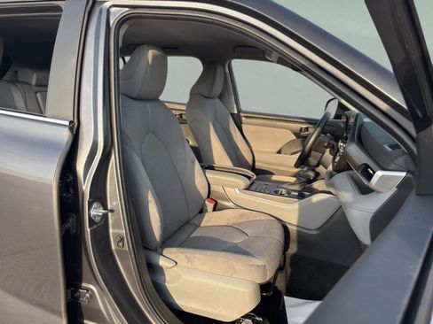 Certified 2023 Toyota Highlander LE image 38
