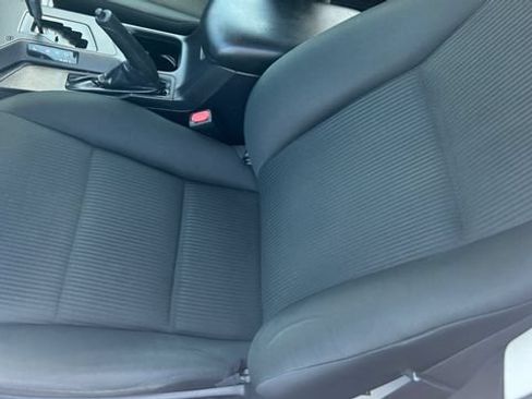 Used 2018 Toyota RAV4 LE AWD/4WD image 16