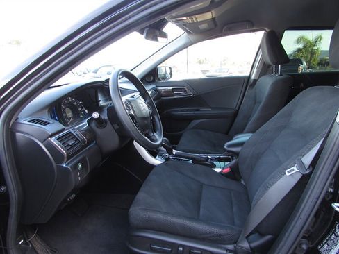 Used 2017 Honda Accord Hybrid Sedan image 12