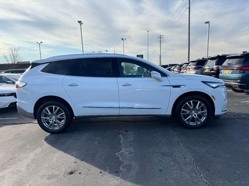 Used 2022 Buick Enclave Premium image 2