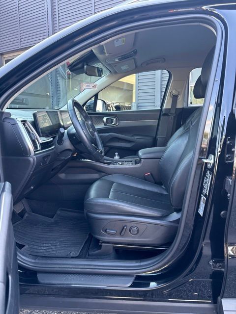 Used 2024 Kia Sorento S w/ Panoramic Sunroof Package FWD image 5