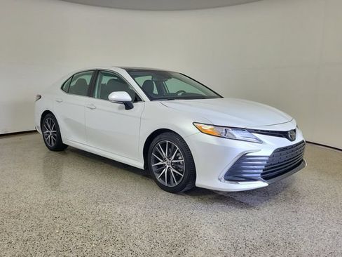 Used 2023 Toyota Camry XLE FWD image 4
