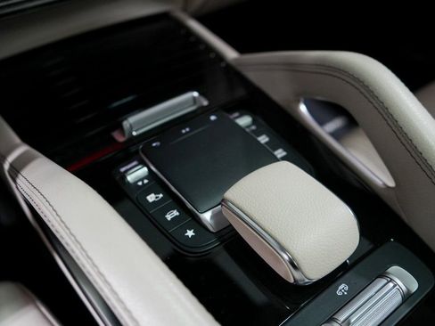 Used 2021 Mercedes-Benz GLS 580 GLS 580 image 17